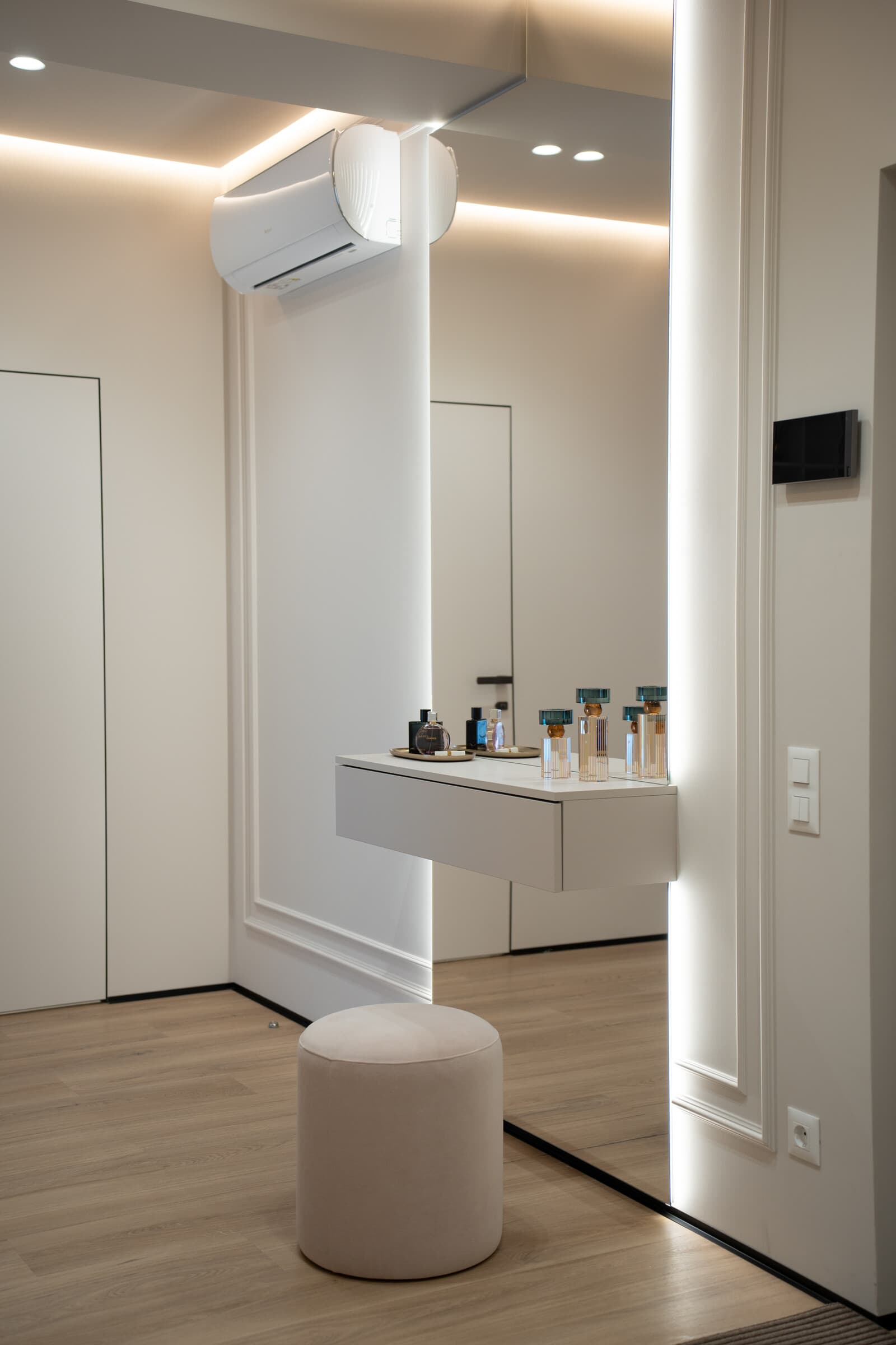 Strada Constantin Stere — Antreu, fotografia 1 din 21
